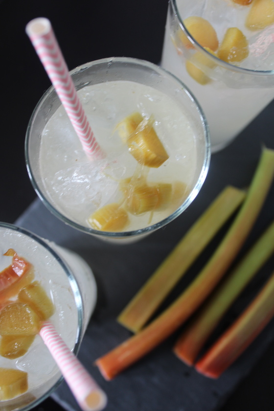Rhubarb Lemon Spritzer + recipe | Glitter & Grace Blog #springrecipe #rhubarb #lemon #mocktail #picnicrecipe